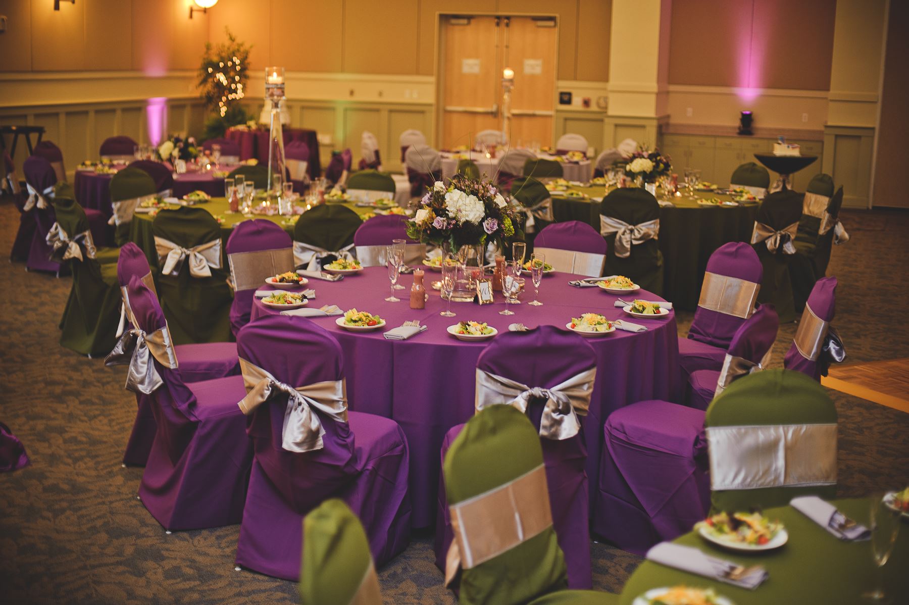 Interior Banquet Table Photo